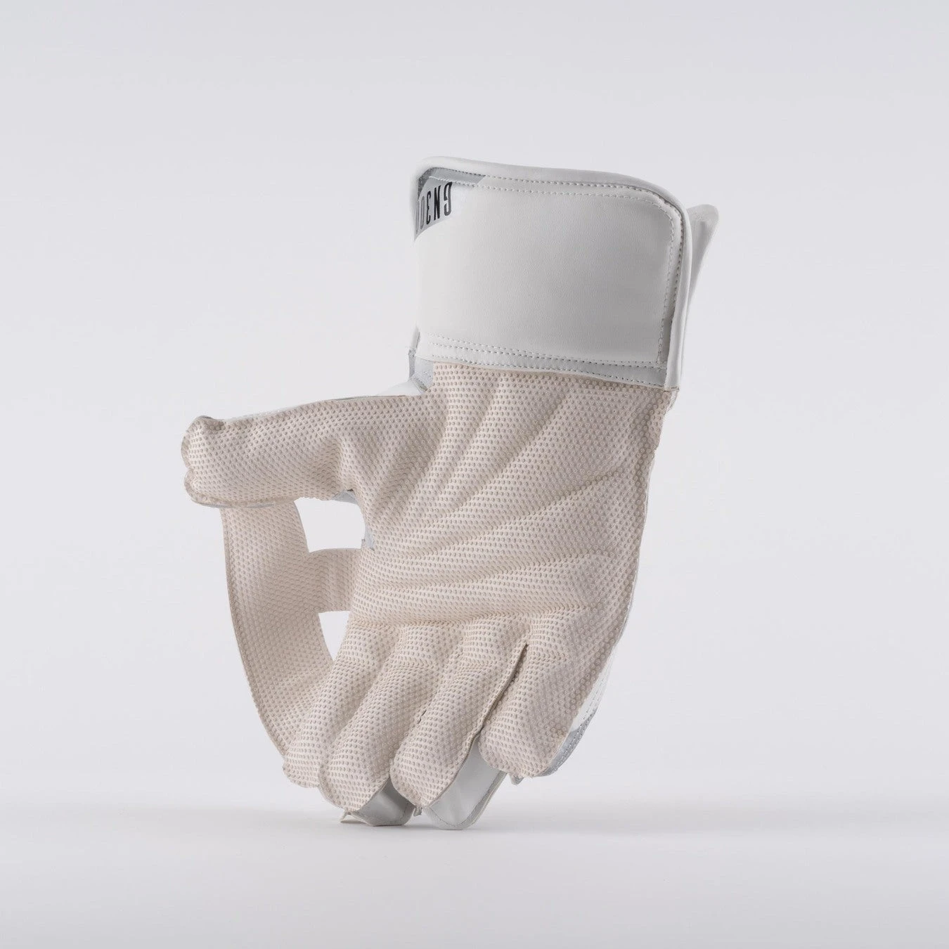 GRAY-NICOLLS Gray Nicolls GN300 Wicket Keeping Gloves 3 GRAY-NICOLLS Gray Nicolls GN300 Wicket Keeping Gloves - Image 3